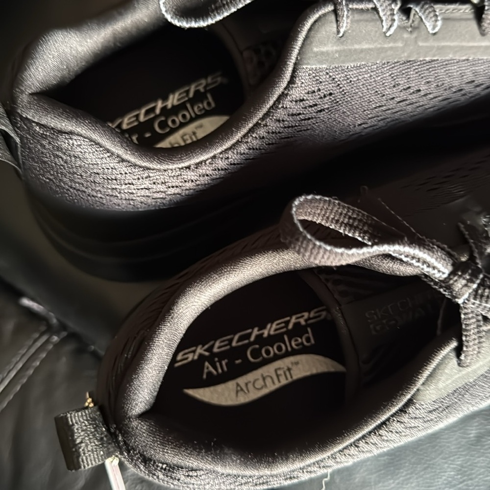 Skechers Men's Gowalk Arch Fit Idyllic Sneaker in Black - Picture 9 of 11